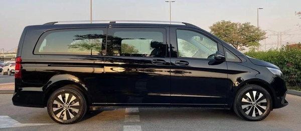 Mercedes Benz V300 5 years Warranty 2025 GCC - AED 285,000 (AED 309,000)