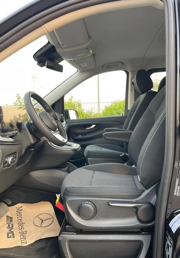 Mercedes Benz V300 5 years Warranty 2025 GCC - AED 285,000 (AED 309,000)