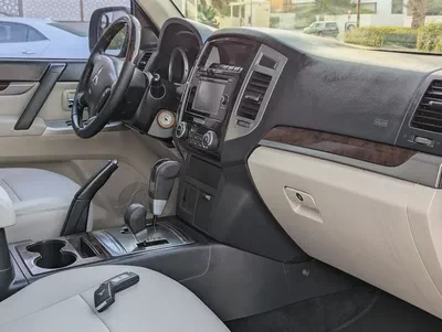 MITSUBISHI PAJERO 2016 GLS TOP FULL OPTION GCC V6 3.5L IN EXCELLENT CONDITION-10