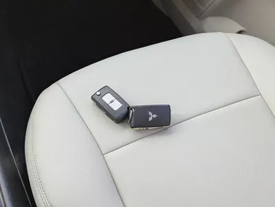 MITSUBISHI PAJERO 2016 GLS TOP FULL OPTION GCC V6 3.5L IN EXCELLENT CONDITION-3