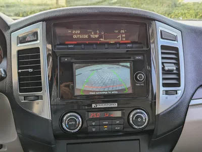 MITSUBISHI PAJERO 2016 GLS TOP FULL OPTION GCC V6 3.5L IN EXCELLENT CONDITION-8
