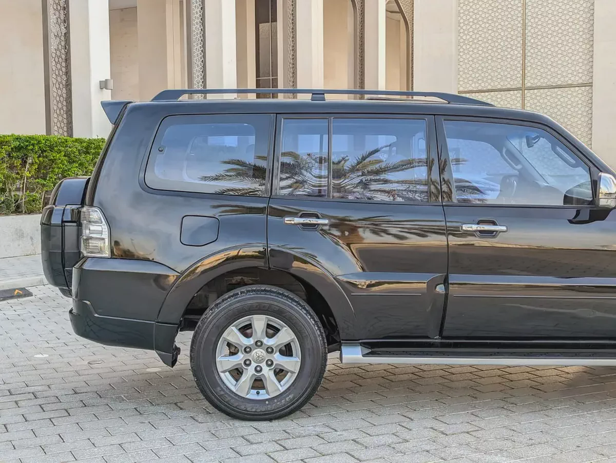 MITSUBISHI PAJERO 2016 GLS TOP FULL OPTION GCC V6 3.5L IN EXCELLENT CONDITION-11-11