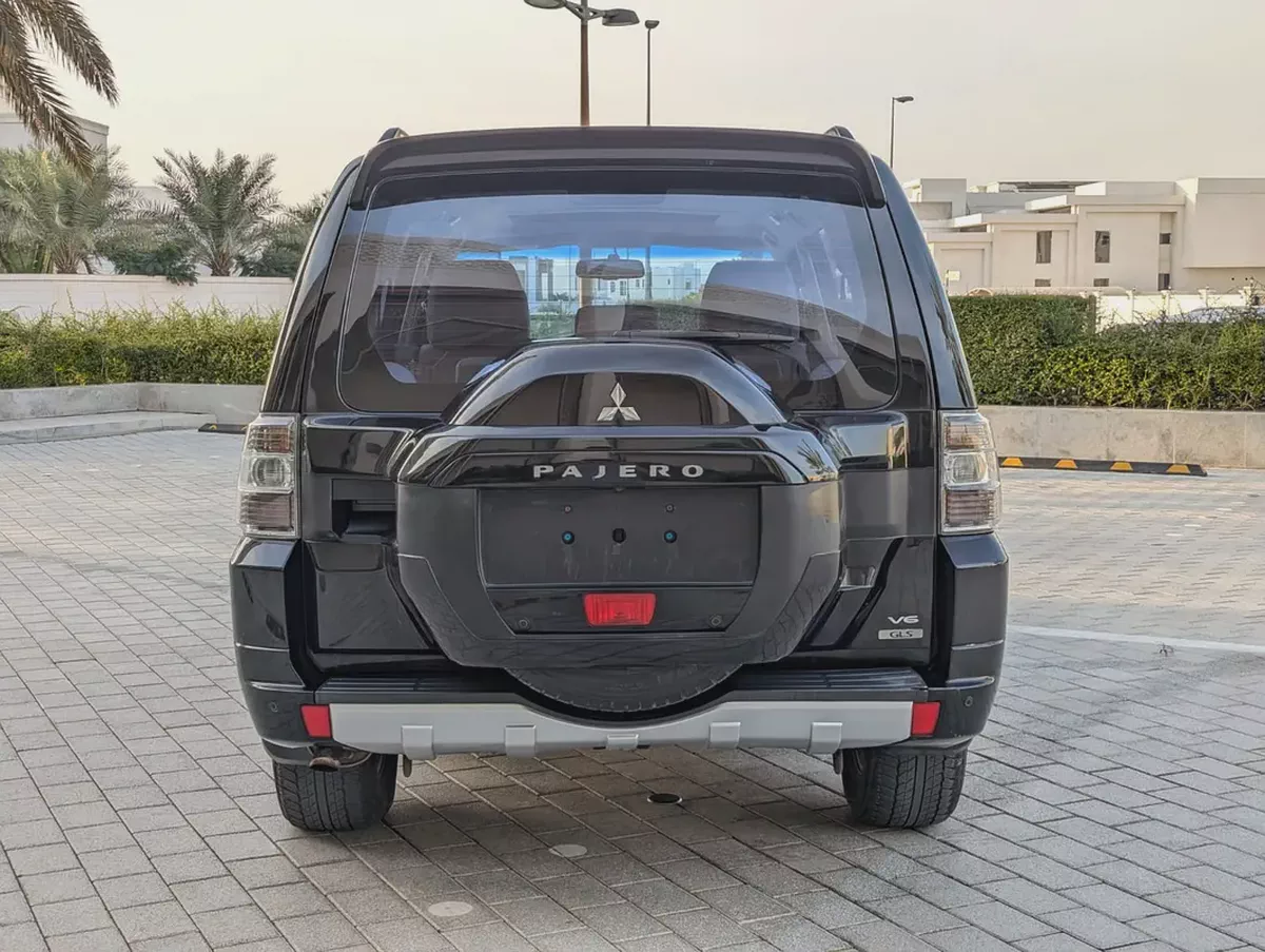 MITSUBISHI PAJERO 2016 GLS TOP FULL OPTION GCC V6 3.5L IN EXCELLENT CONDITION-17-17
