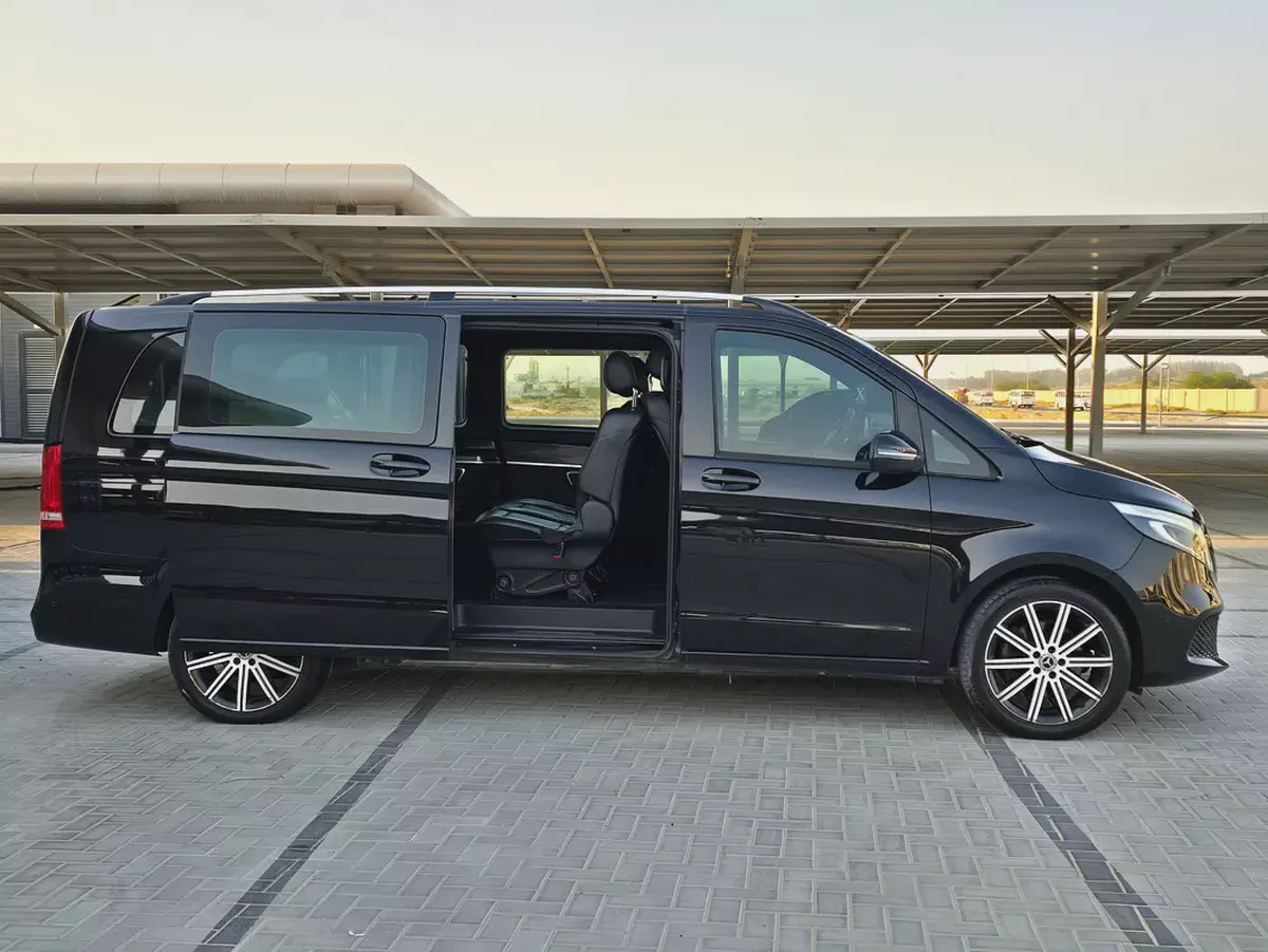 Mercedes-Benz Viano Trend 2022 GCC Specs - Excellent Condition-3-3