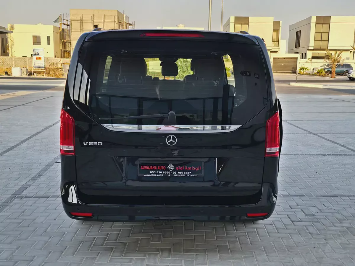 Mercedes-Benz Viano Trend 2022 GCC Specs - Excellent Condition-4-4