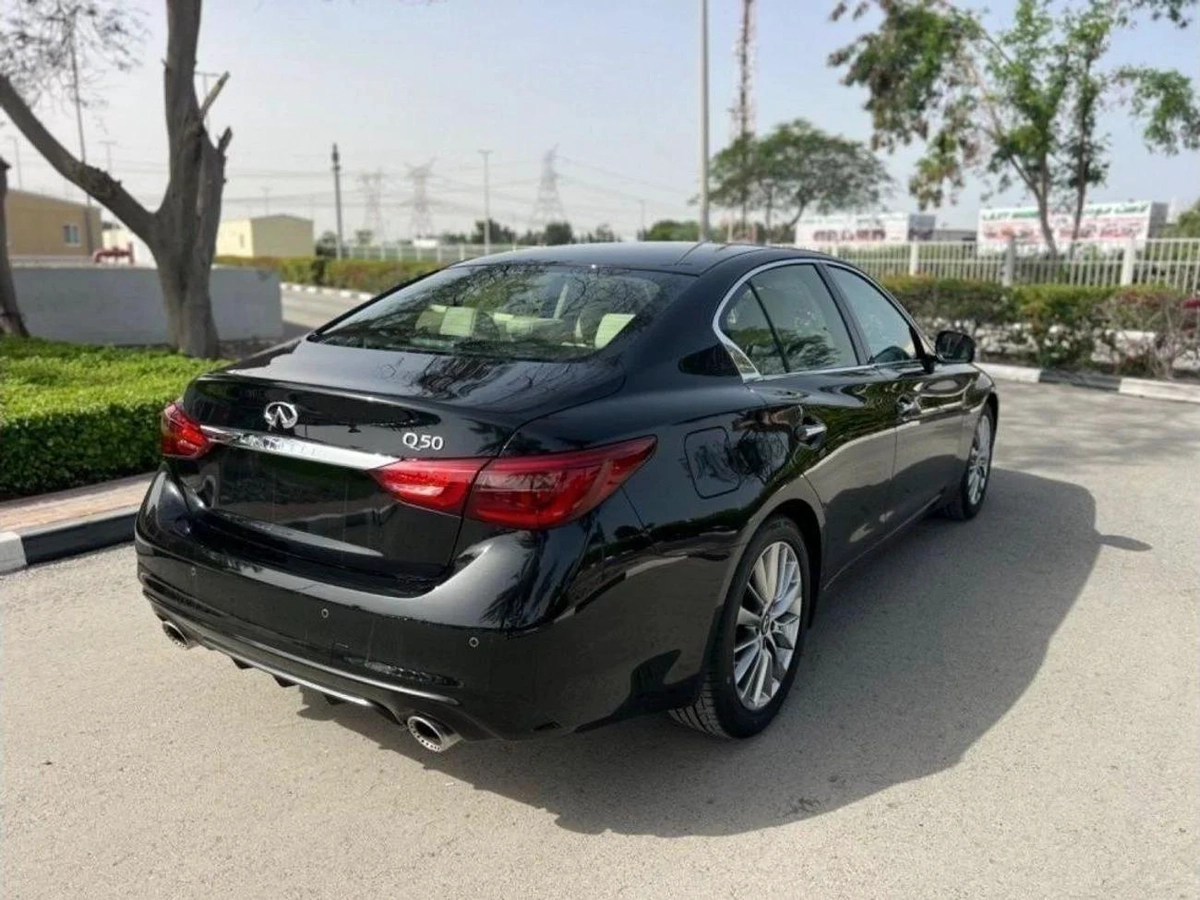 Infiniti Q50 Luxe 3.0L-4-4