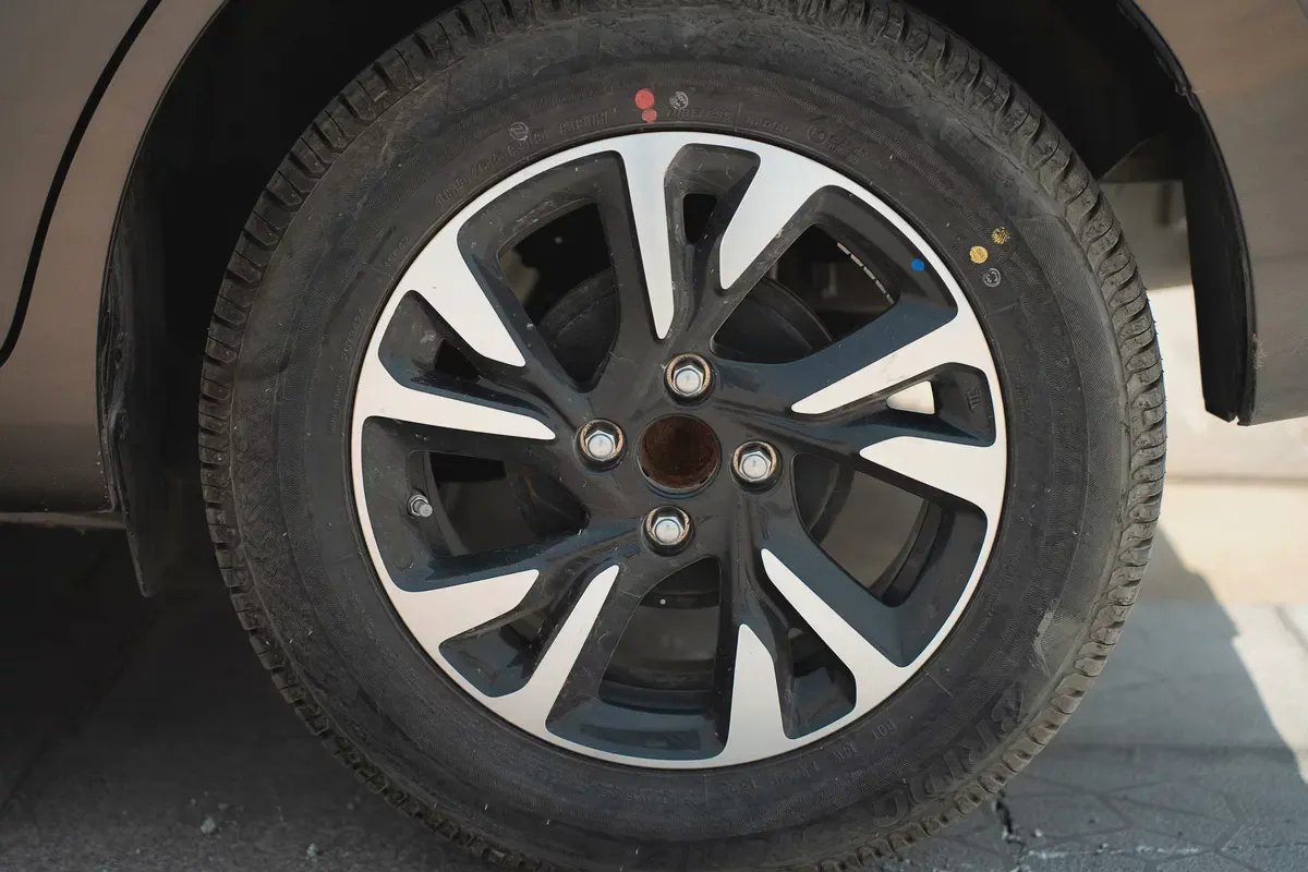 Brand New 2026 Suzuki Swift GLX RADAR| GCC Specs | Fuel Efficient & Modern-6-6