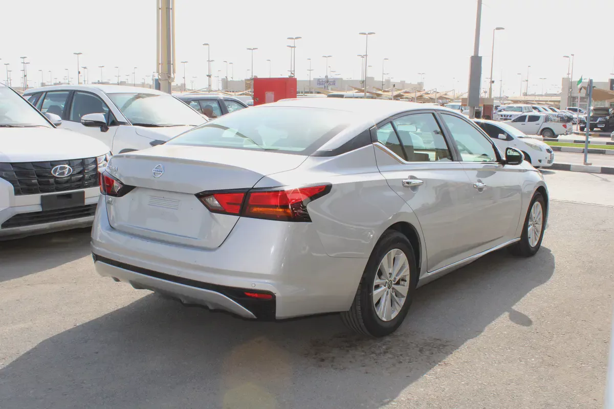 Nissan Altima S 2022 GCC Specs - Excellent Condition-4-4