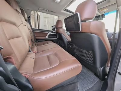 Toyota Land Cruiser VXR Grand Touring 2019 GCC V8 Full Option TOP Very Premium Condition-9