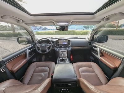 Toyota Land Cruiser VXR Grand Touring 2019 GCC V8 Full Option TOP Very Premium Condition-13