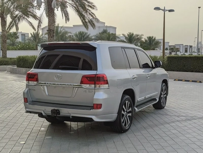 Toyota Land Cruiser VXR Grand Touring 2019 GCC V8 Full Option TOP Very Premium Condition-15