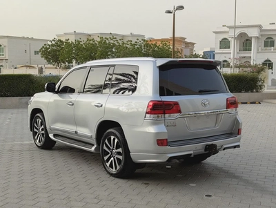 Toyota Land Cruiser VXR Grand Touring 2019 GCC V8 Full Option TOP Very Premium Condition-16