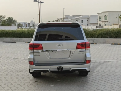 Toyota Land Cruiser VXR Grand Touring 2019 GCC V8 Full Option TOP Very Premium Condition-17
