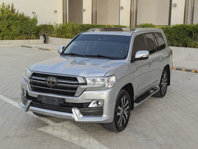 Toyota Land Cruiser VXR Grand Touring 2019 GCC V8 Full Option TOP Very Premium Condition-2