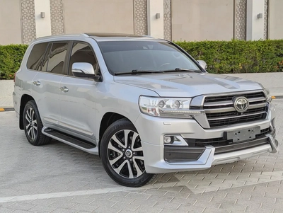 Toyota Land Cruiser VXR Grand Touring 2019 GCC V8 Full Option TOP Very Premium Condition-4