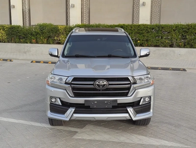 Toyota Land Cruiser VXR Grand Touring 2019 GCC V8 Full Option TOP Very Premium Condition-5