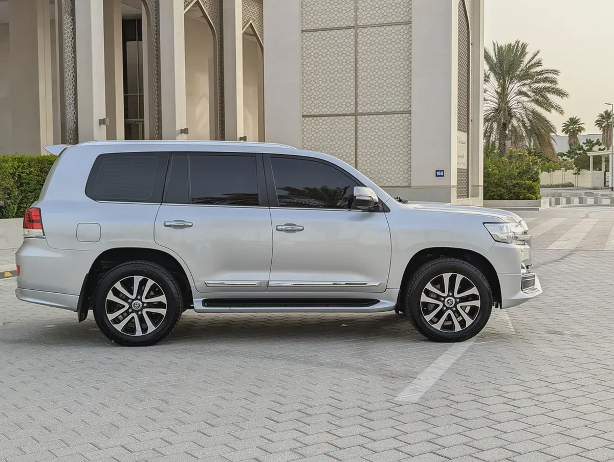 Toyota Land Cruiser VXR Grand Touring 2019 GCC V8 Full Option TOP Very Premium Condition