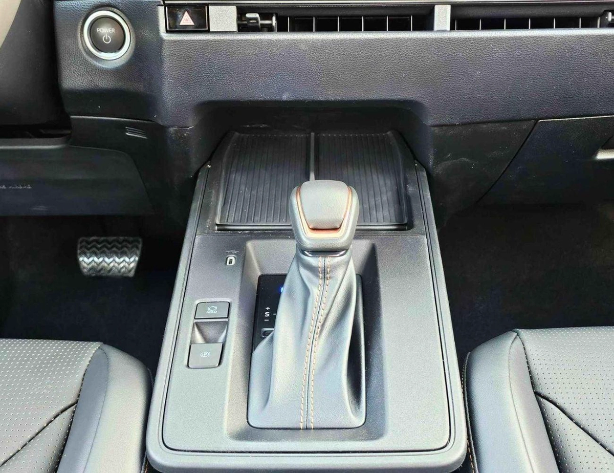 Toyota Corolla Cross ELITE NEW SHAPE || 2.0L HYBRID V4 | RADAR | LEATHER WITH DRIVER PWR SEAT | SUNROOF (CODE # CRCHCN)-18-0