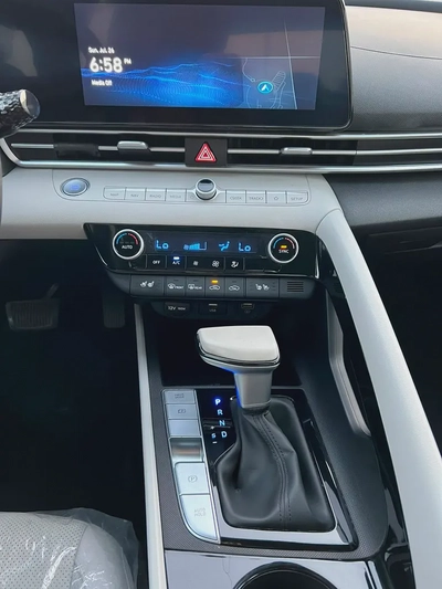 2023 Hyundai Elantra Limited | American Specs | Top Tier Trim-6