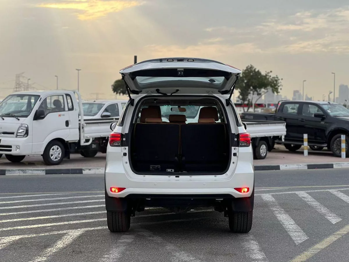Toyota Fortuner EXR 2019 Toyota Fortuner 2.7L V4 -AWD 4x4 GCC - Rear CAM & Sensor - Cruise Control-6-0