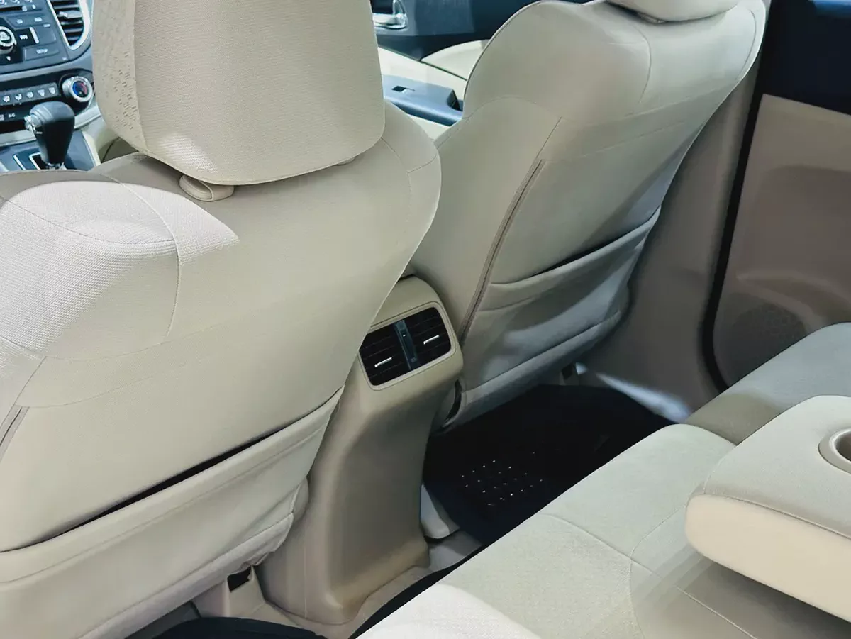 HONDA CRV LX GCC SPECS 2016 FULL ORIGINAL PAINT FIRST OWNER MINT CONDITION WITH ONE YEAR WARRANTY-9-9