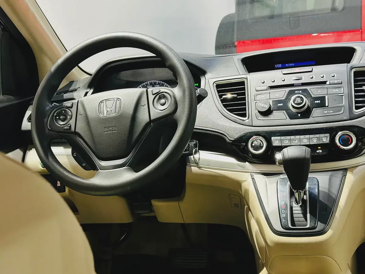 HONDA CRV LX GCC SPECS 2016 FULL ORIGINAL PAINT FIRST OWNER MINT CONDITION WITH ONE YEAR WARRANTY-10-10