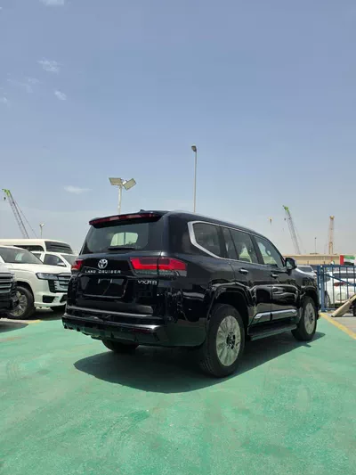 Toyota Land Cruiser LC300 VXR Plus 4.0 2026 | Black / Black-7