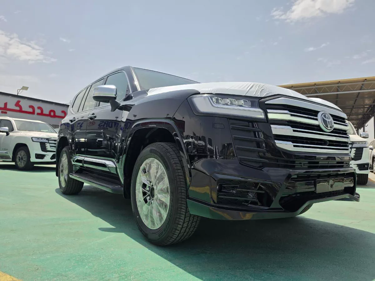 Toyota Land Cruiser LC300 VXR Plus 4.0 2026 | Black / Black-12-12