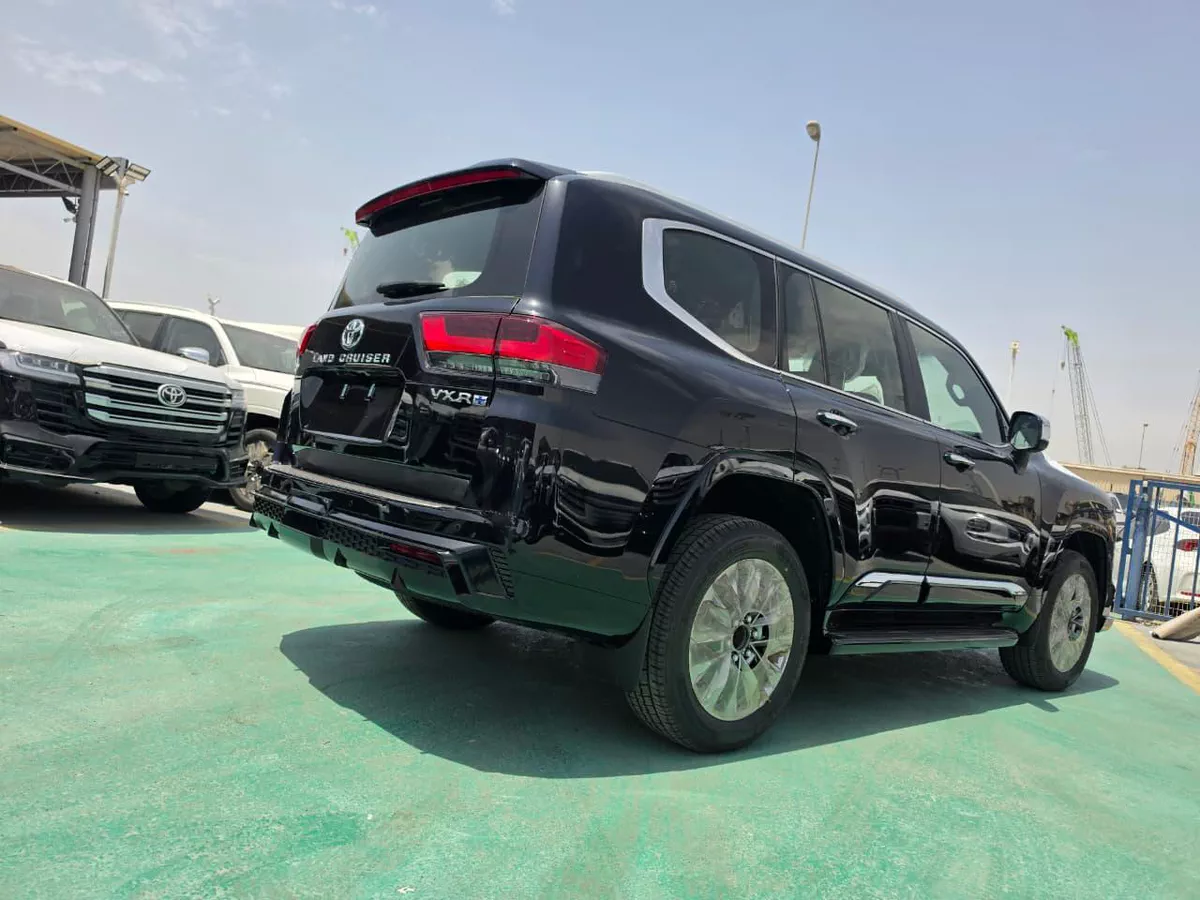 Toyota Land Cruiser LC300 VXR Plus 4.0 2026 | Black / Black-3-3