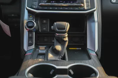 READY CAR!! TOYOTA LAND CRUISER HYBRID 3.5 VXR TWIN TURBO 2026!! GCC SPECS-7