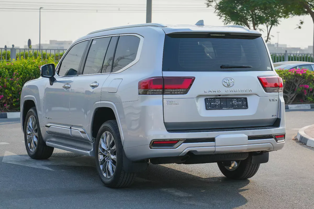 READY CAR!! TOYOTA LAND CRUISER HYBRID 3.5 VXR TWIN TURBO 2026!! GCC SPECS-17-17
