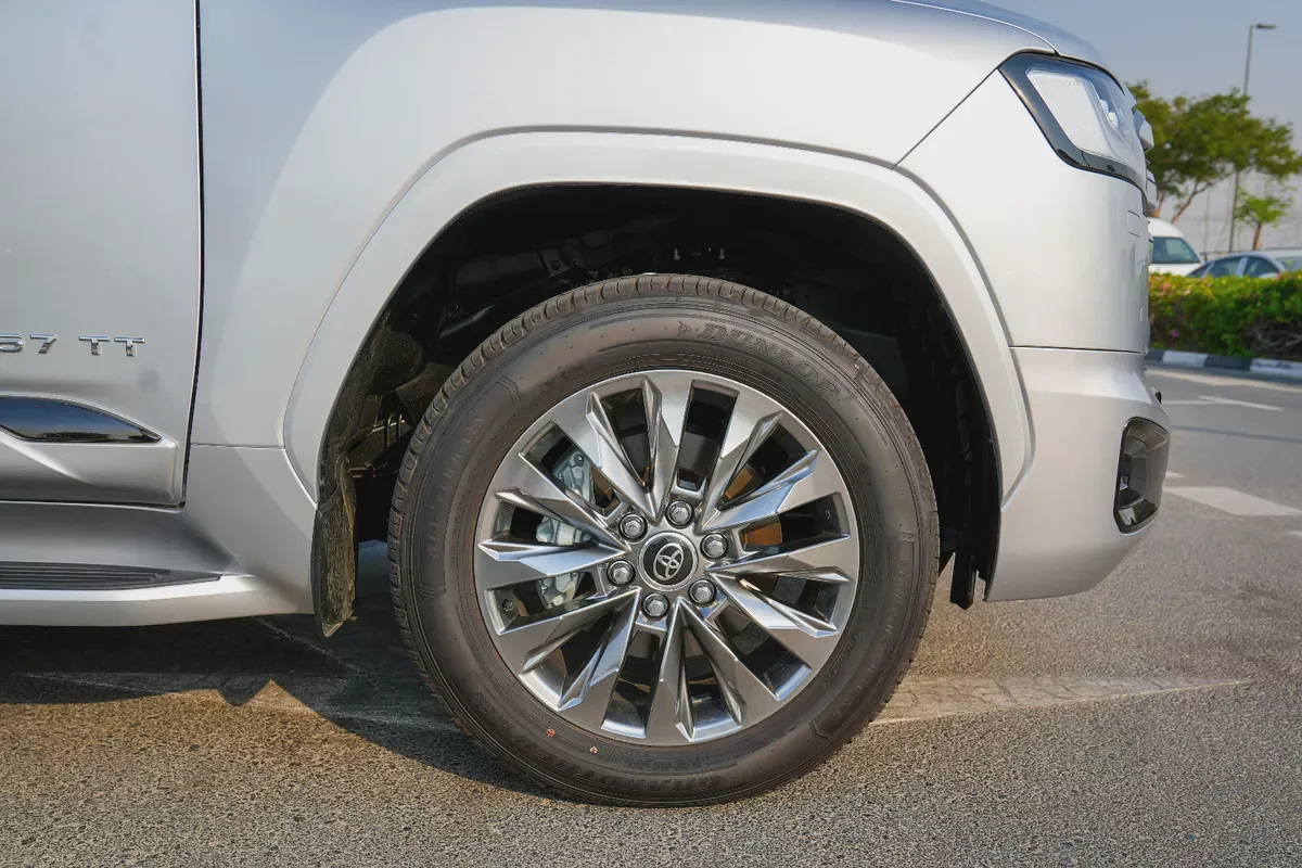READY CAR!! TOYOTA LAND CRUISER HYBRID 3.5 VXR TWIN TURBO 2026!! GCC SPECS-19-19