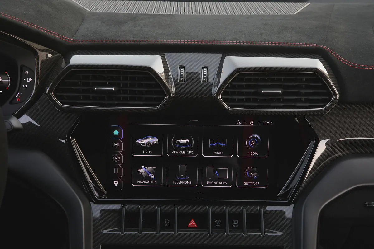 LAMBORGHINI URUS PERFOMANTE - 2024 - FULL CARBON PACK - LOW MILEAGE - FULLY LOADED-15-15
