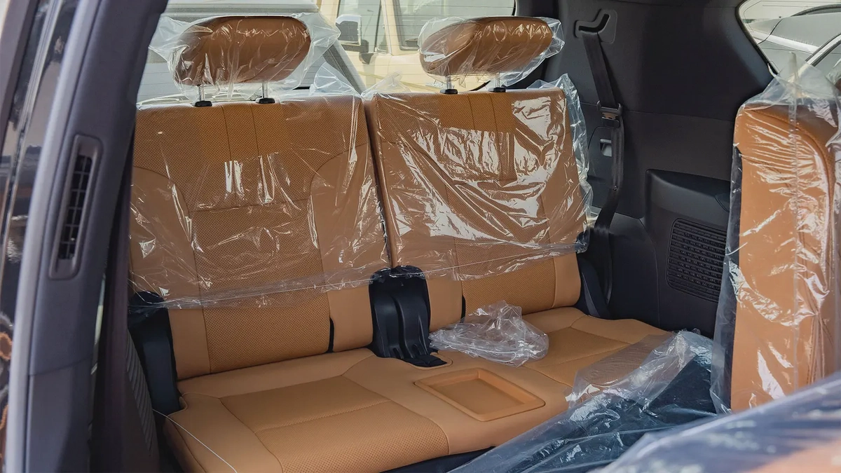 2026 Lexus LX700h Signature 3.5L Twin-Turbo AT Hybrid 07 Seaters With auto parking (Black)-17-17