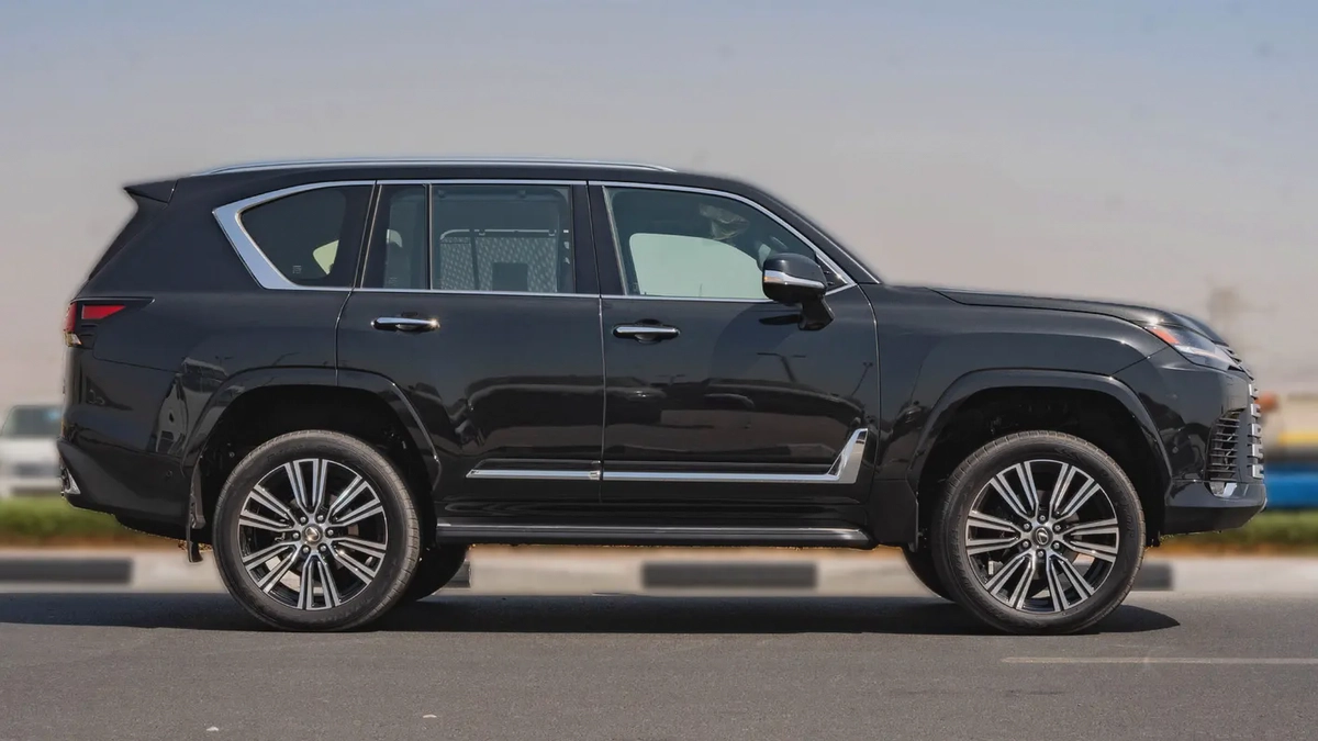 2026 Lexus LX700h Signature 3.5L Twin-Turbo AT Hybrid 07 Seaters With auto parking (Black)-6-6