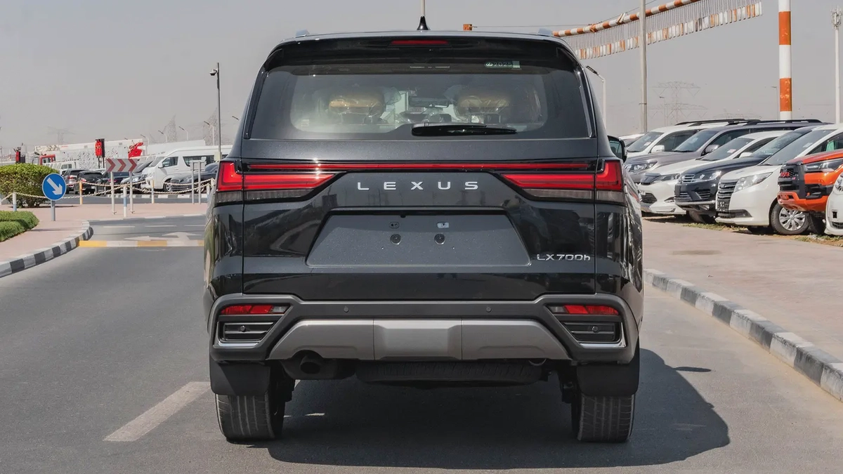 2026 Lexus LX700h Signature 3.5L Twin-Turbo AT Hybrid 07 Seaters With auto parking (Black)-4-4