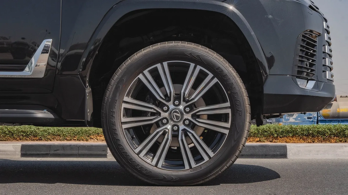 2026 Lexus LX700h Signature 3.5L Twin-Turbo AT Hybrid 07 Seaters With auto parking (Black)-14-14