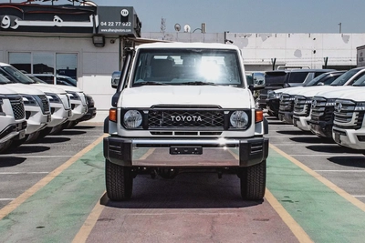 Toyota Land Cruiser 4.0L LC76 LX 2026 GCC Specs-2