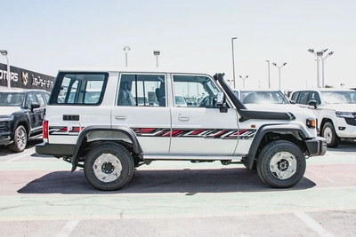 Toyota Land Cruiser 4.0L LC76 LX 2026 GCC Specs-4