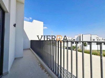 Brand New l Vacant l Prime Location-8