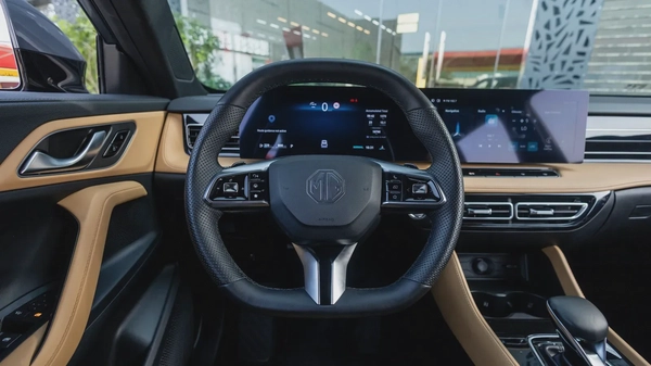 MG HS 2025