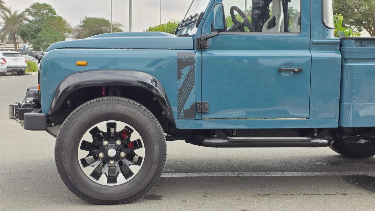 Land Rover MADefender 110 Pickup High Cap-3-3