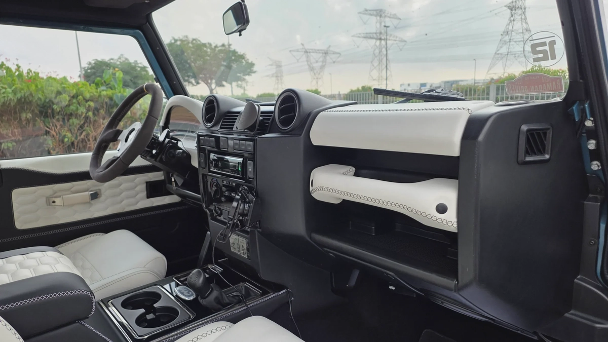 Land Rover MADefender 110 Pickup High Cap-12-12