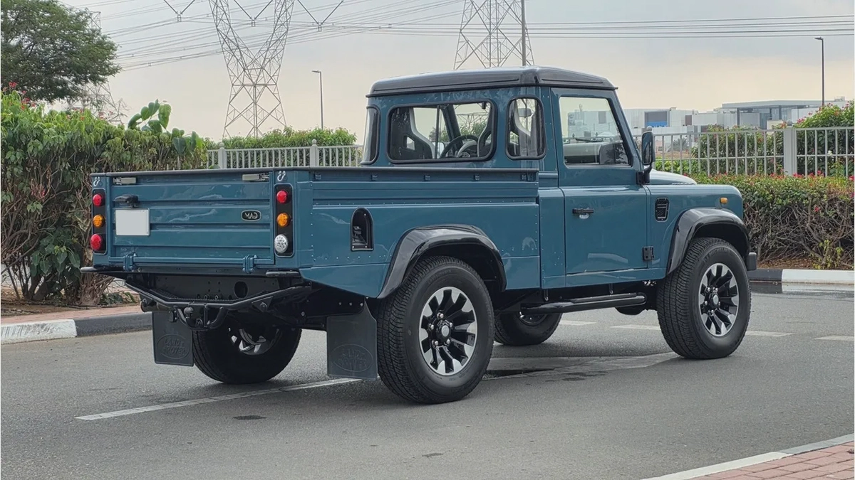 Land Rover MADefender 110 Pickup High Cap-15-15