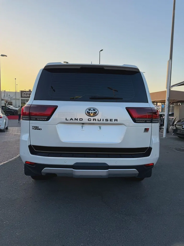 Toyota Land Cruiser GR Sport 2023 – GCC Specs