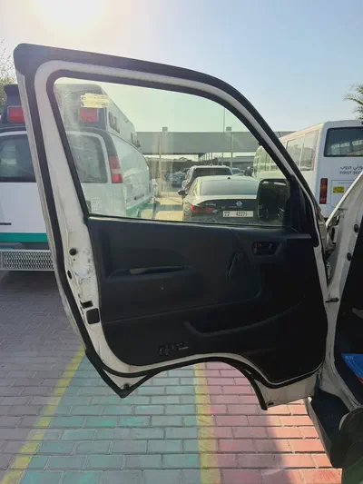 Toyota Hiace Standard 2016 GCC - Excellent Condition-8