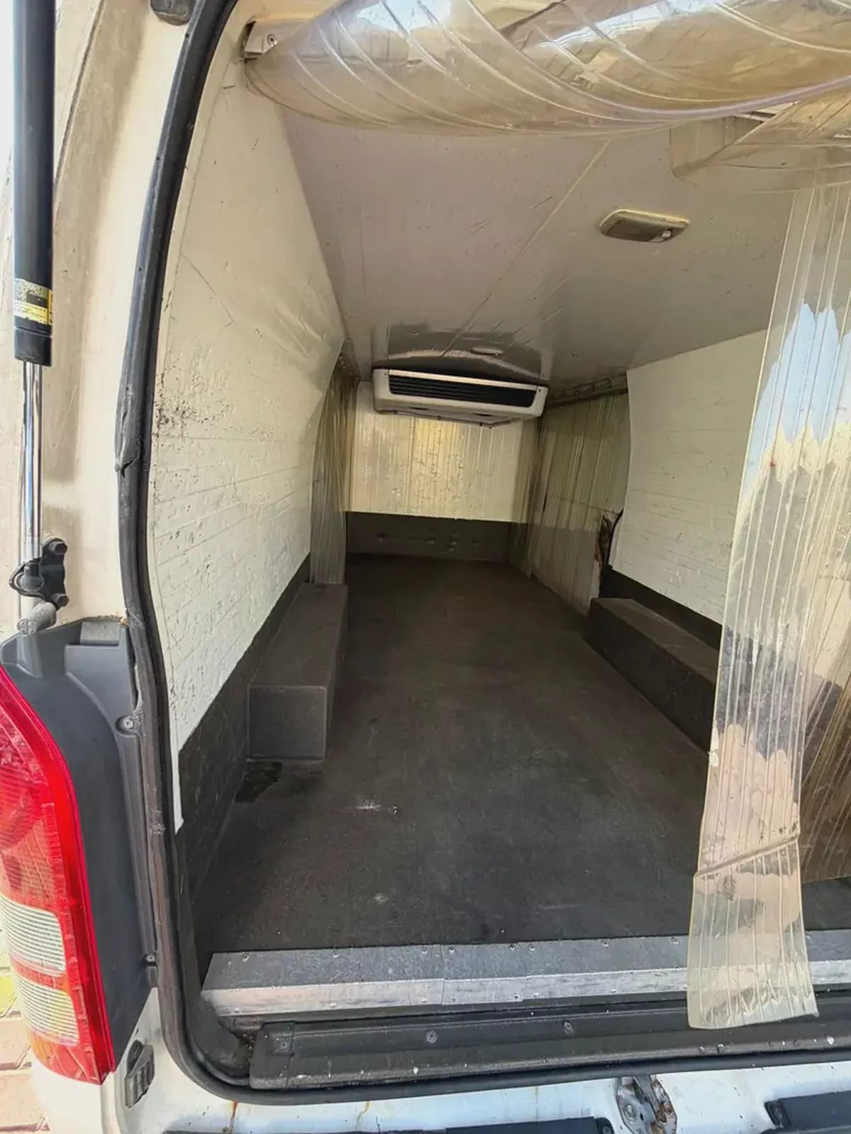 Toyota Hiace Standard 2016 GCC - Excellent Condition-9-9