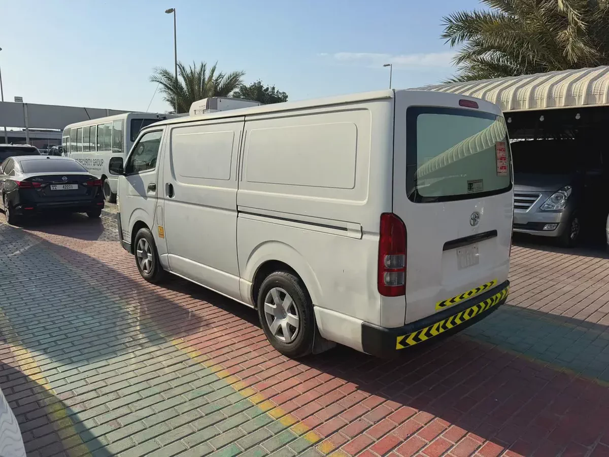 Toyota Hiace Standard 2016 GCC - Excellent Condition-4-4
