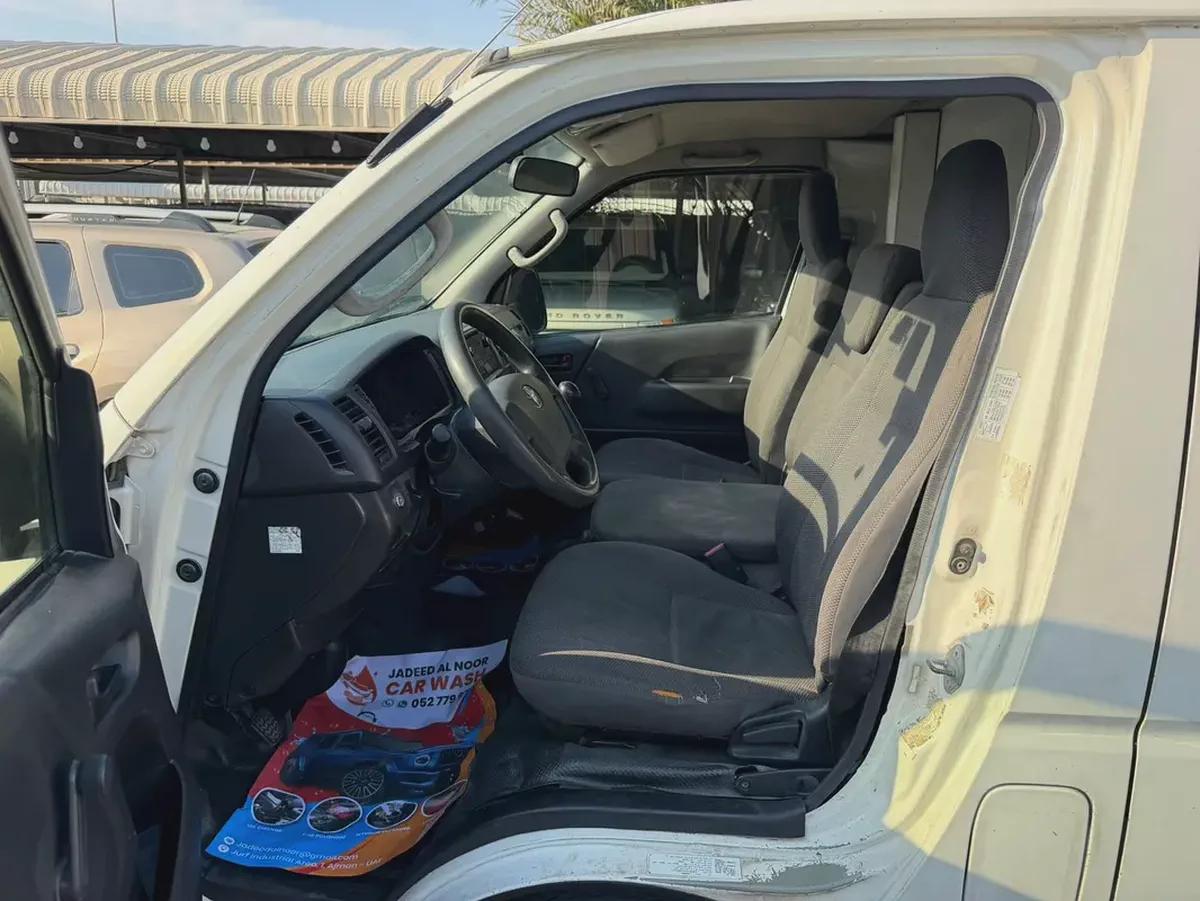 Toyota Hiace Standard 2016 GCC - Excellent Condition-6-6