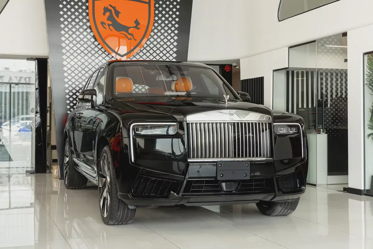 Rolls-Royce Cullinan | 2026 | Silver Badge | Pit Stop Warranty by AGMC | 0KM